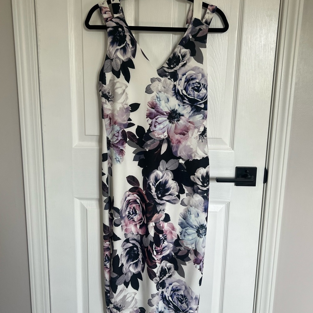 Premier Amour Elegant Floral Midi Dress in Off White / Multi